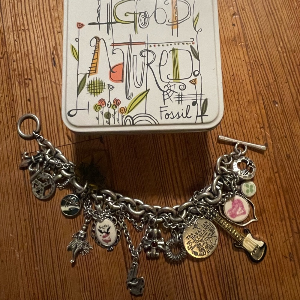 Fossil charm bracelet.. in original collectors tin. Jingles when you walk.❤️❤️❤️